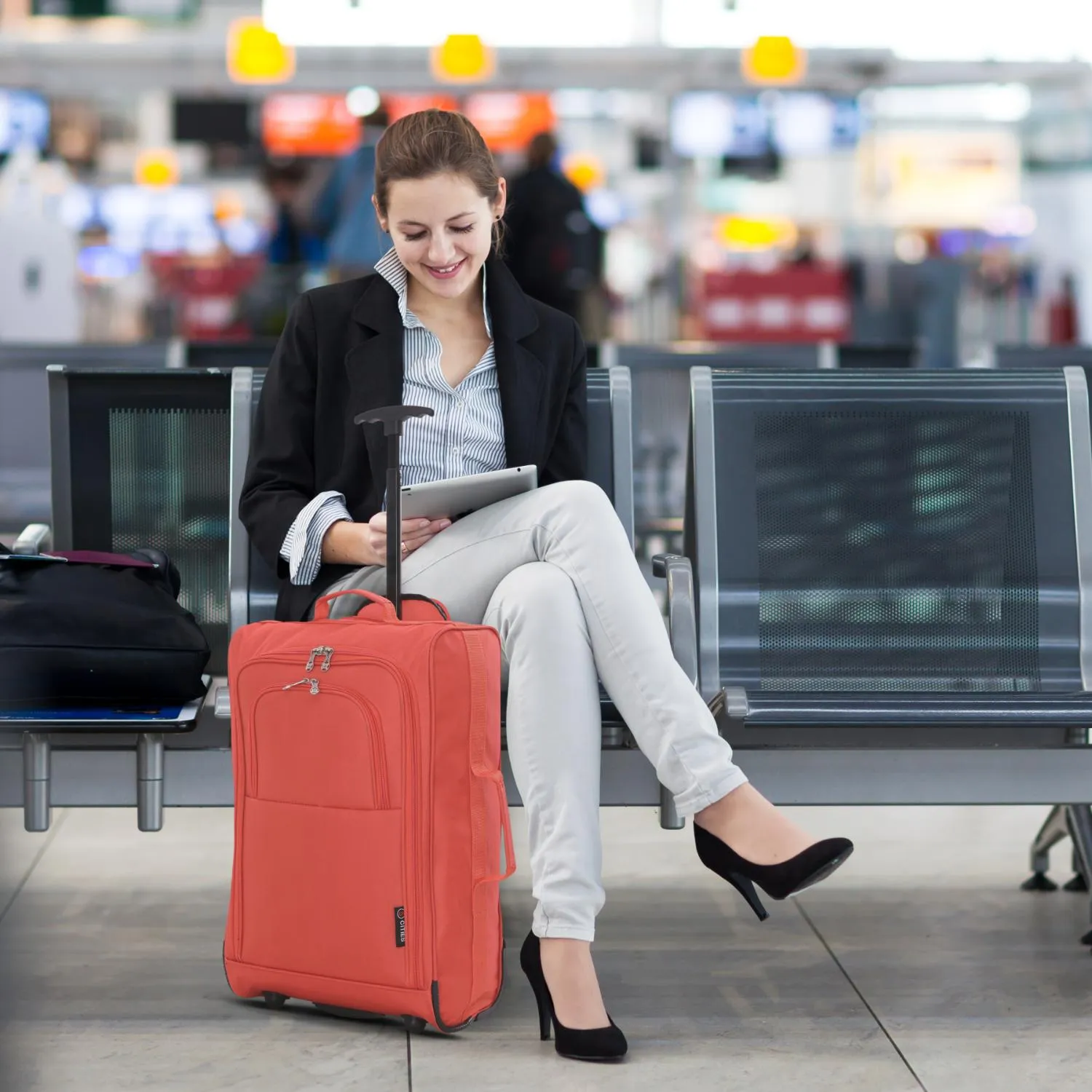 5 Cities (55x35x20cm) Lightweight Cabin Hand Luggage With a Retractable Telescopic Handle, Approved For Ryanair/easyJet/British Airways & more
