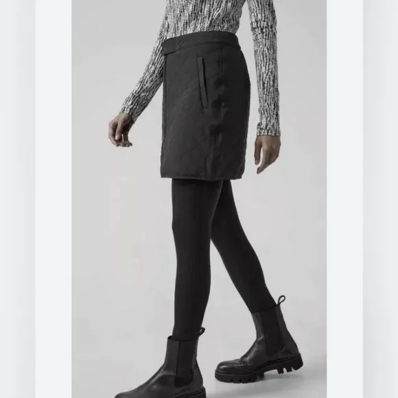 ATHLETA Apres Ski Mini Skirt NWT Quilted Black Size 14