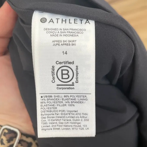ATHLETA Apres Ski Mini Skirt NWT Quilted Black Size 14