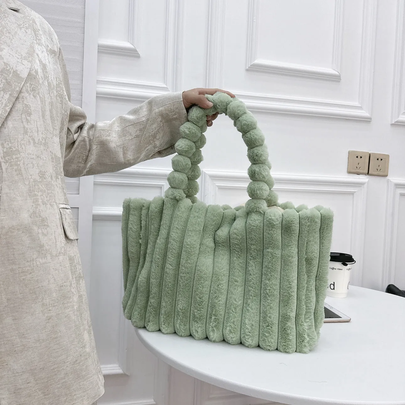 Autumn-Winter Fashion Bags for College Girls - New Arrival, Large Capacity, Commuter Tote Bags with a Sense of Luxury, Furry Shoulder Bags C-241202-2
