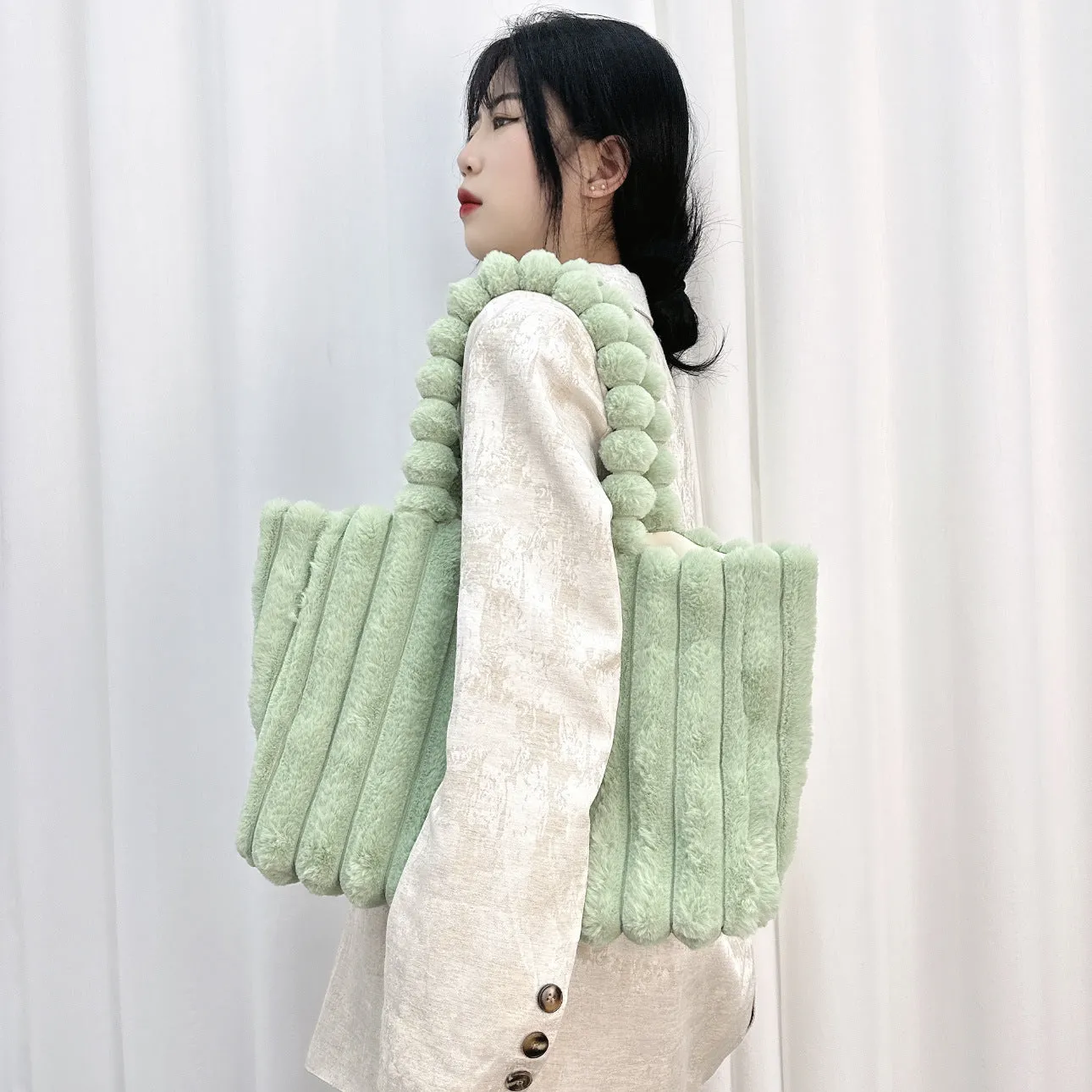 Autumn-Winter Fashion Bags for College Girls - New Arrival, Large Capacity, Commuter Tote Bags with a Sense of Luxury, Furry Shoulder Bags C-241202-2