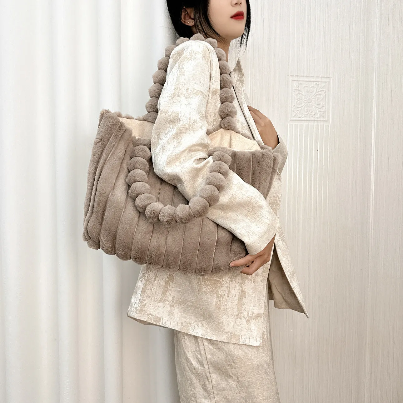 Autumn-Winter Fashion Bags for College Girls - New Arrival, Large Capacity, Commuter Tote Bags with a Sense of Luxury, Furry Shoulder Bags C-241202-2