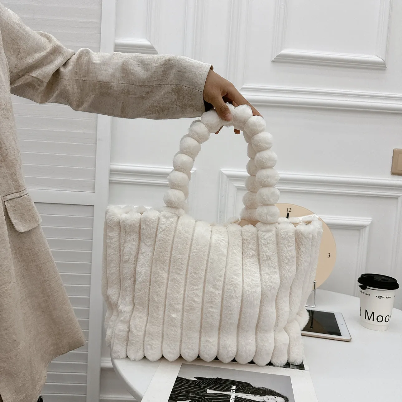 Autumn-Winter Fashion Bags for College Girls - New Arrival, Large Capacity, Commuter Tote Bags with a Sense of Luxury, Furry Shoulder Bags C-241202-2