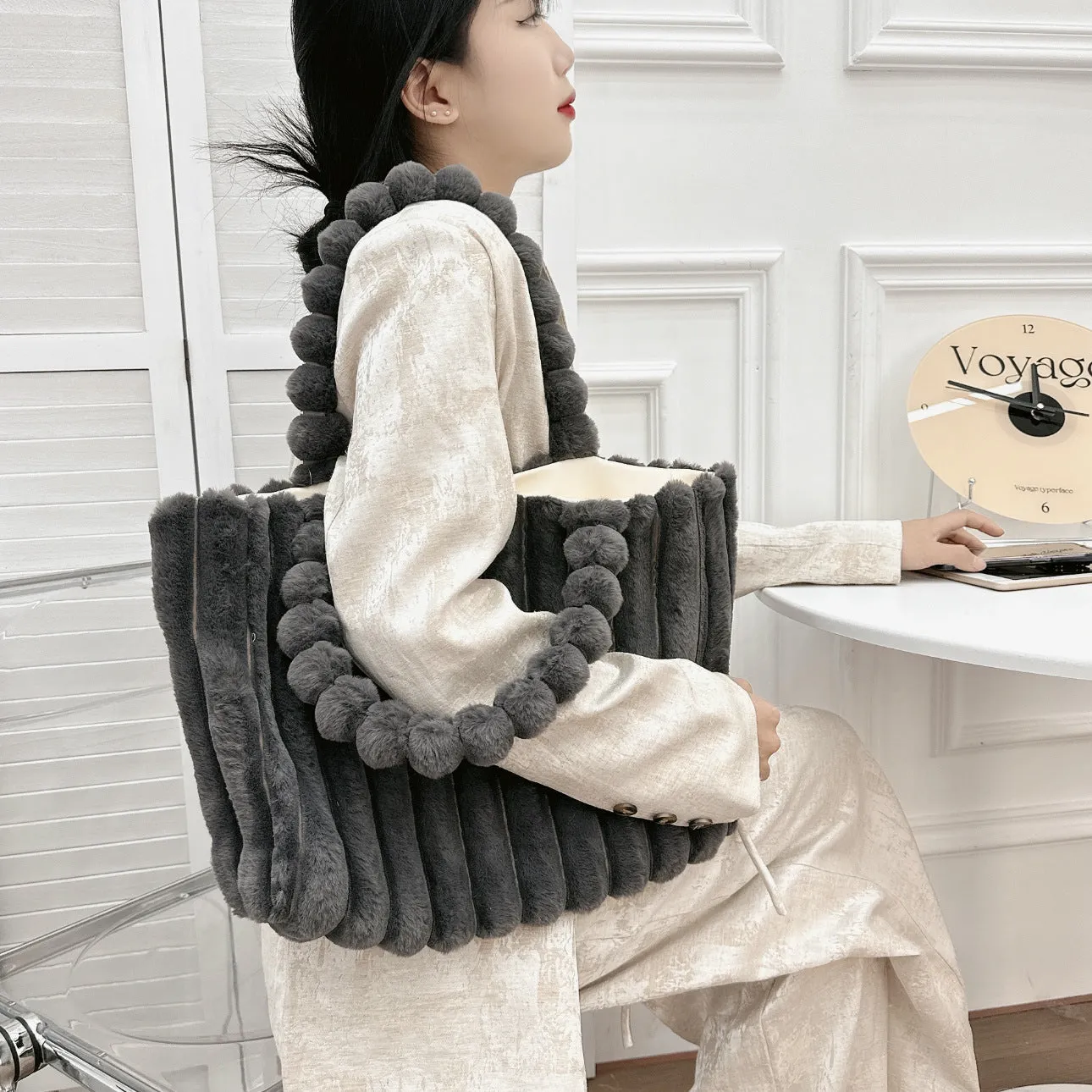 Autumn-Winter Fashion Bags for College Girls - New Arrival, Large Capacity, Commuter Tote Bags with a Sense of Luxury, Furry Shoulder Bags C-241202-2