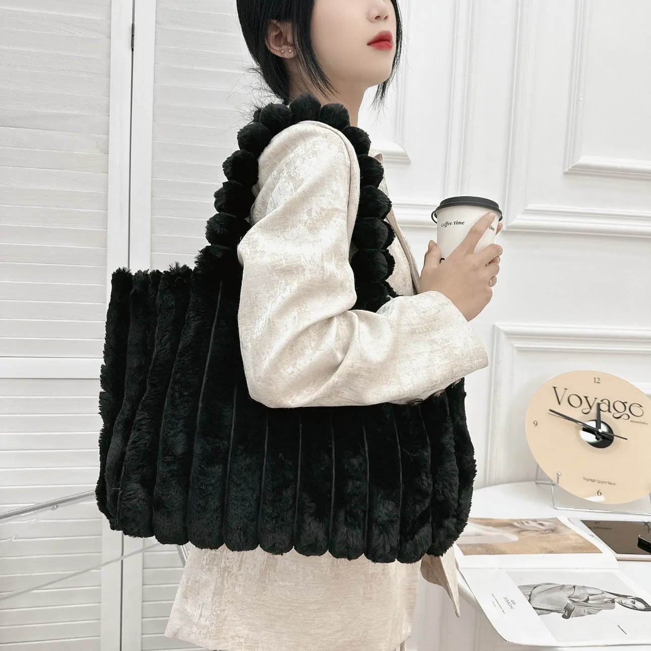 Autumn-Winter Fashion Bags for College Girls - New Arrival, Large Capacity, Commuter Tote Bags with a Sense of Luxury, Furry Shoulder Bags C-241202-2