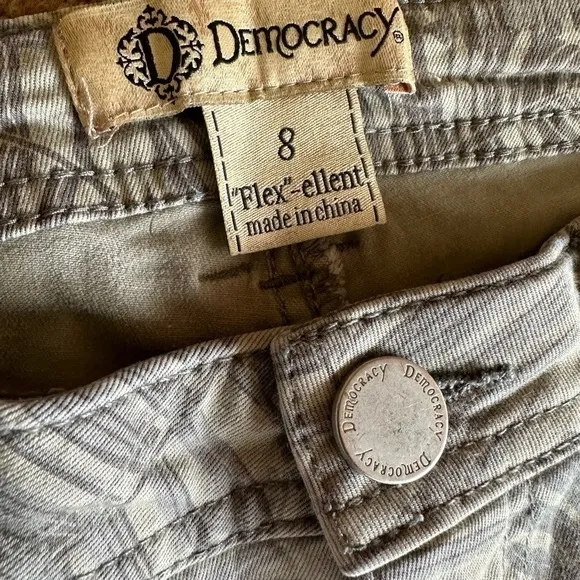 Democracy Flex-ellent Palm Leaf Button Cuff Crop 4-Pocket Stretchy Casual Jeans