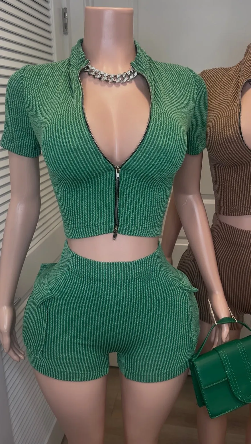 FAR FROM AVERAGE SET || 2 COLORS