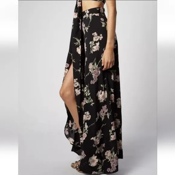Flynn Skye Black Floral Print Wrap it Up Maxi Skirt Size Small