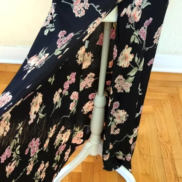 Flynn Skye Black Floral Print Wrap it Up Maxi Skirt Size Small