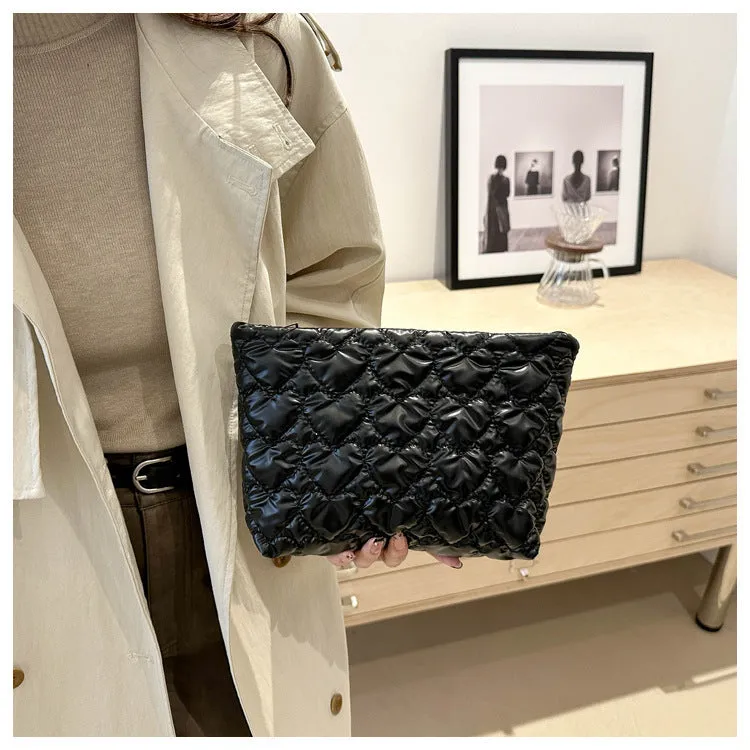 Heart-shaped Cosmetic Bag / Love-shaped Cosmetic Bag / Lipstick Clutch / Cute Toiletry and Storage Pouch C-241202-1