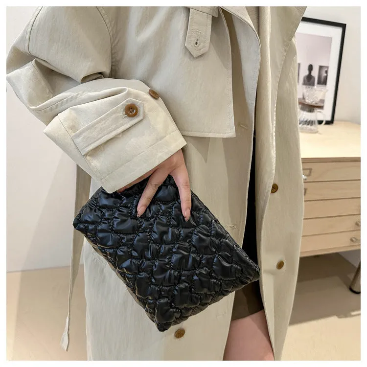 Heart-shaped Cosmetic Bag / Love-shaped Cosmetic Bag / Lipstick Clutch / Cute Toiletry and Storage Pouch C-241202-1