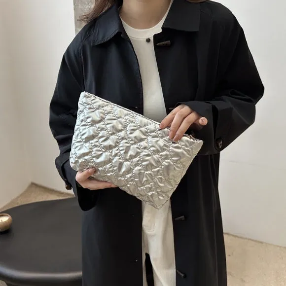 Heart-shaped Cosmetic Bag / Love-shaped Cosmetic Bag / Lipstick Clutch / Cute Toiletry and Storage Pouch C-241202-1