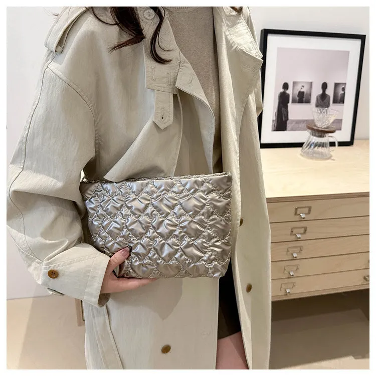 Heart-shaped Cosmetic Bag / Love-shaped Cosmetic Bag / Lipstick Clutch / Cute Toiletry and Storage Pouch C-241202-1