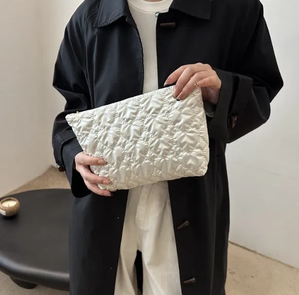 Heart-shaped Cosmetic Bag / Love-shaped Cosmetic Bag / Lipstick Clutch / Cute Toiletry and Storage Pouch C-241202-1