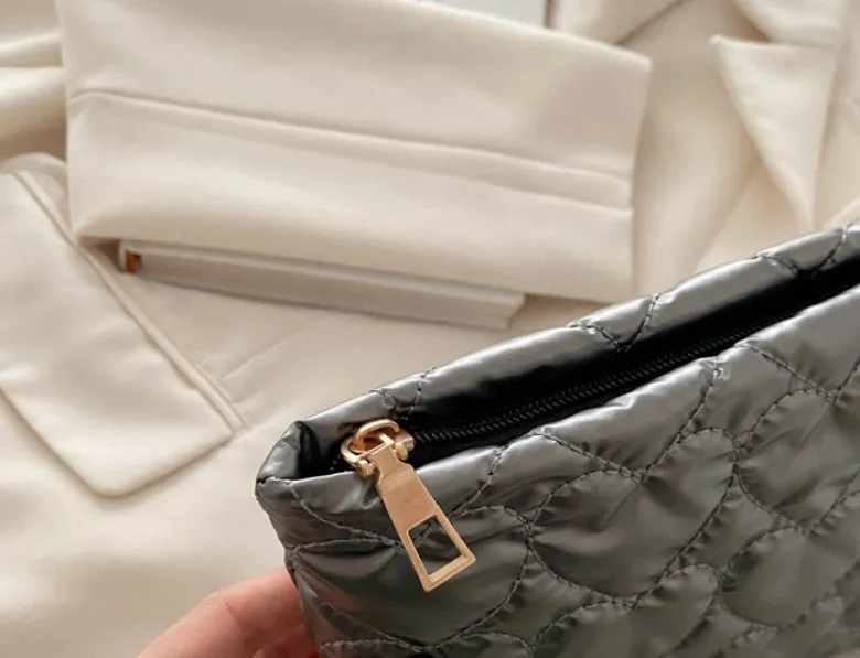 Heart-shaped Cosmetic Bag / Love-shaped Cosmetic Bag / Lipstick Clutch / Cute Toiletry and Storage Pouch C-241202-1