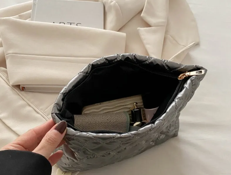 Heart-shaped Cosmetic Bag / Love-shaped Cosmetic Bag / Lipstick Clutch / Cute Toiletry and Storage Pouch C-241202-1