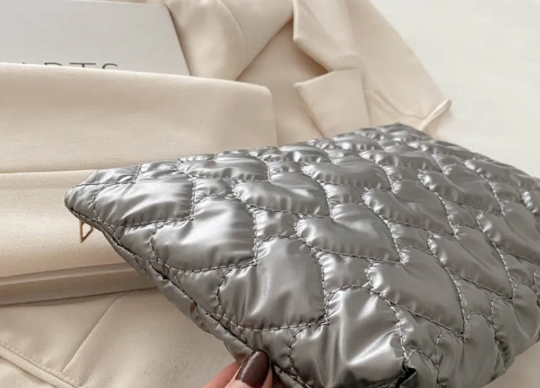 Heart-shaped Cosmetic Bag / Love-shaped Cosmetic Bag / Lipstick Clutch / Cute Toiletry and Storage Pouch C-241202-1