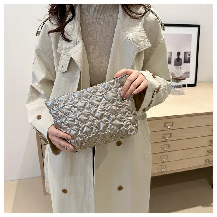 Heart-shaped Cosmetic Bag / Love-shaped Cosmetic Bag / Lipstick Clutch / Cute Toiletry and Storage Pouch C-241202-1