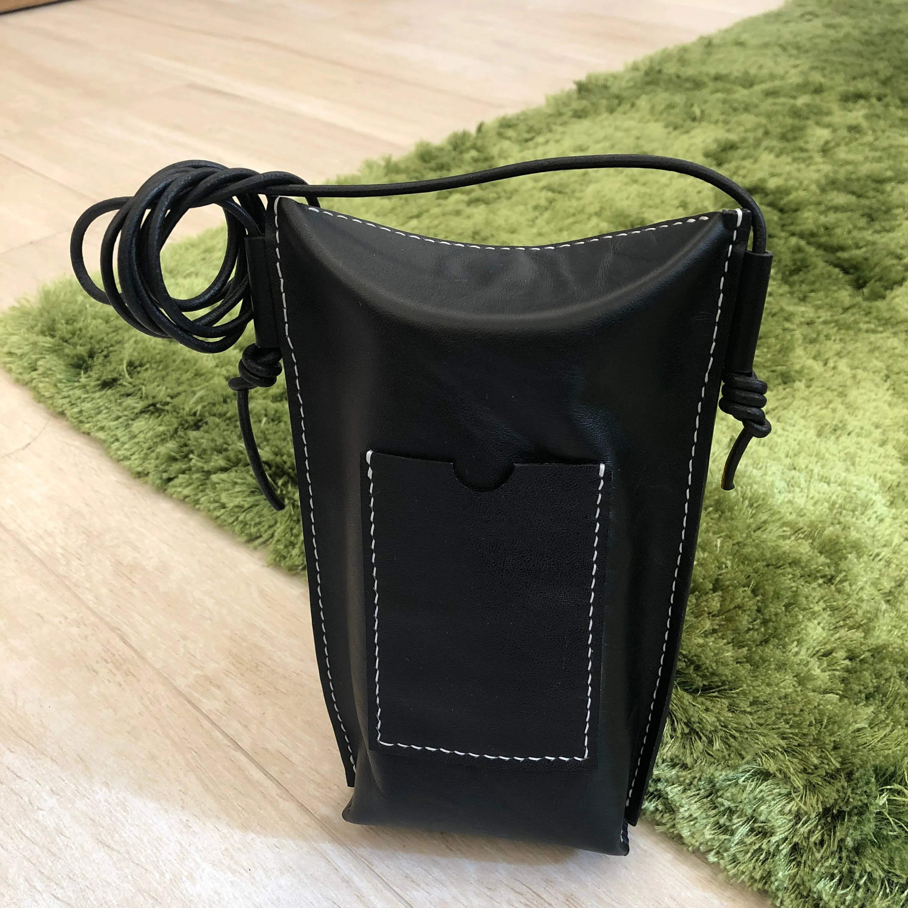 L01-0003 Cross body leather pouch for phone
