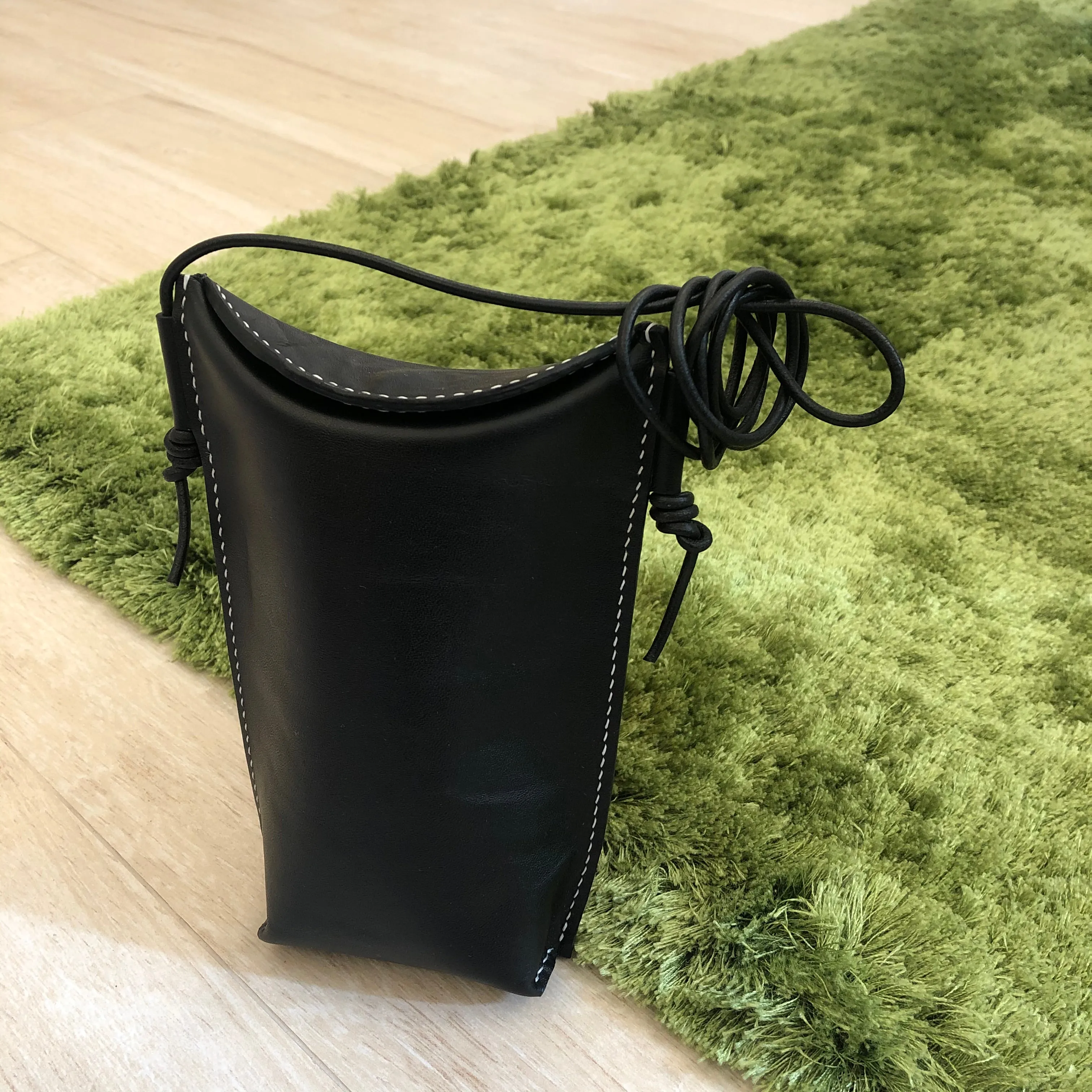 L01-0003 Cross body leather pouch for phone