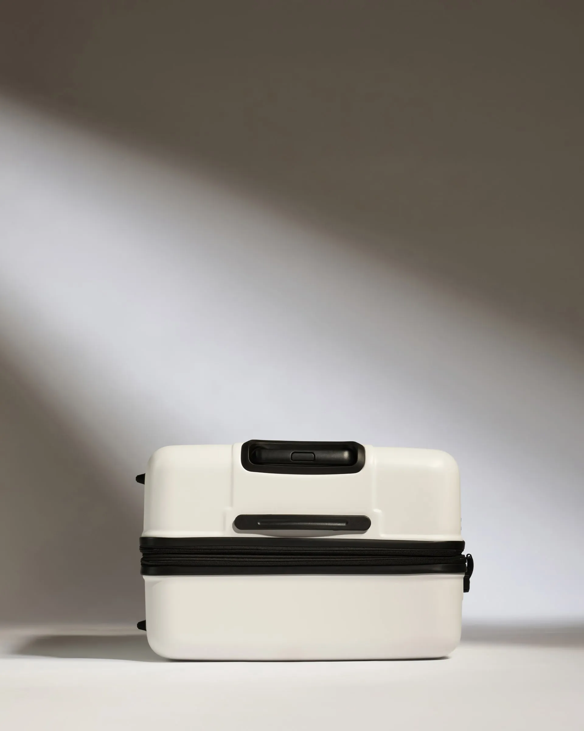 Large Luggage in Arctic Grey - Logo