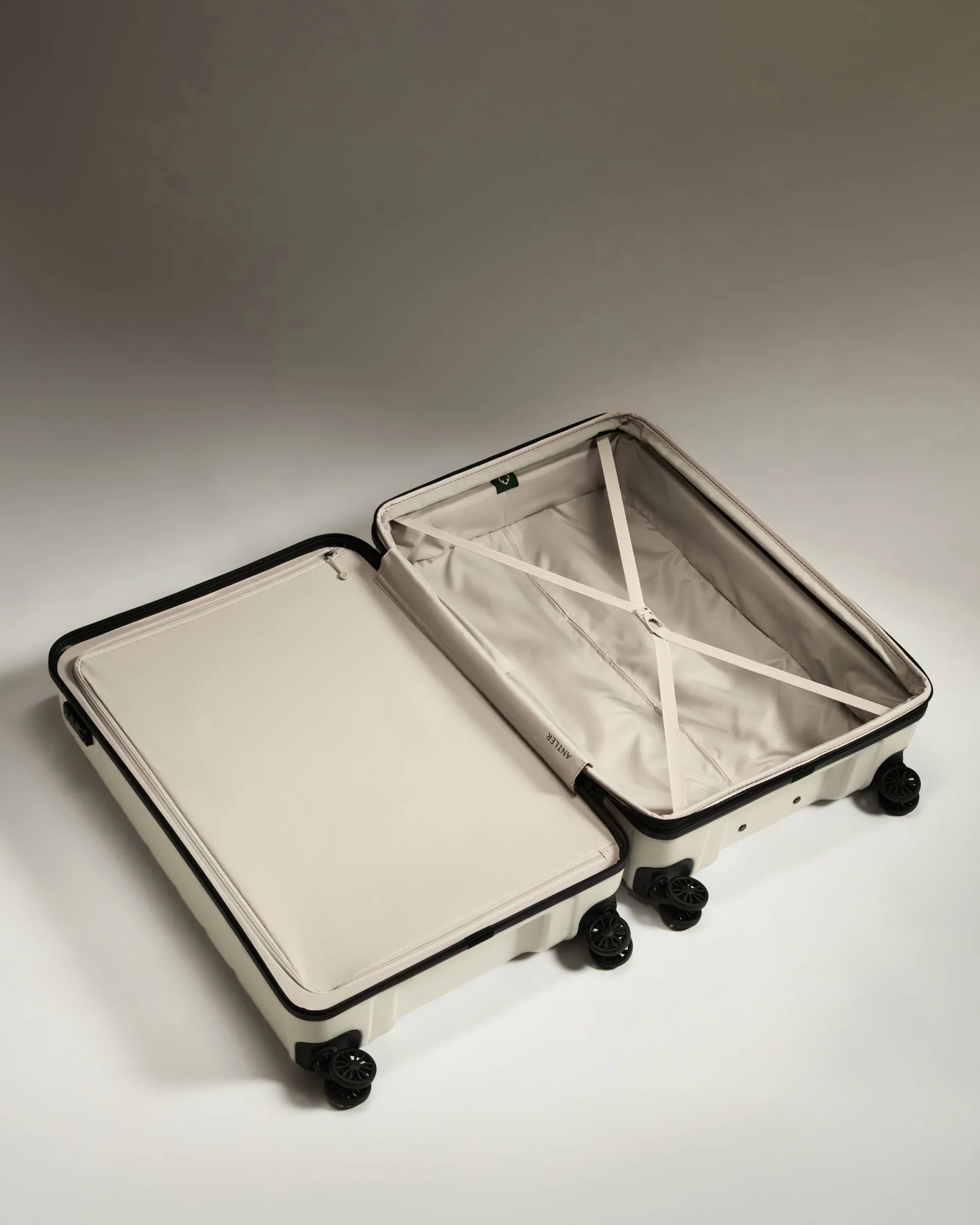 Large Luggage in Arctic Grey - Logo