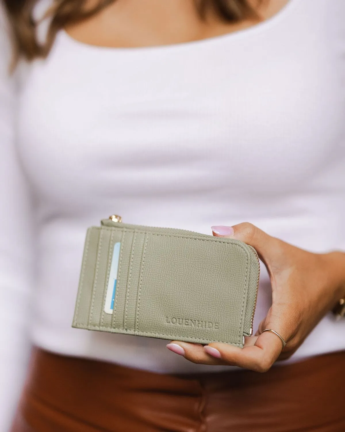 LOUENHIDE Dexter Cardholder - Sage Green