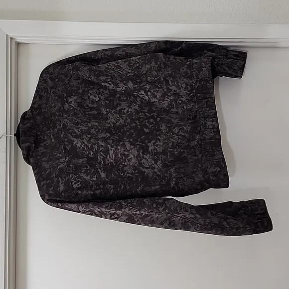 Lululemon Bombs Away Jacket in Black/Summer Shade Medium Olive Dark Olive EUC