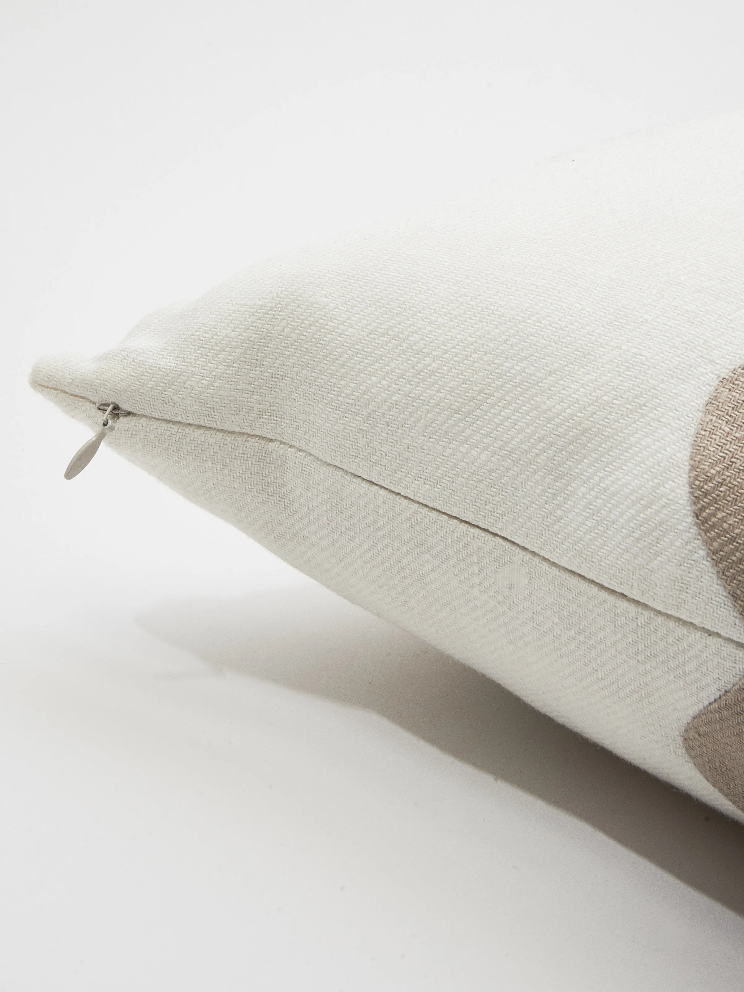 Natural/White Waves Pillow