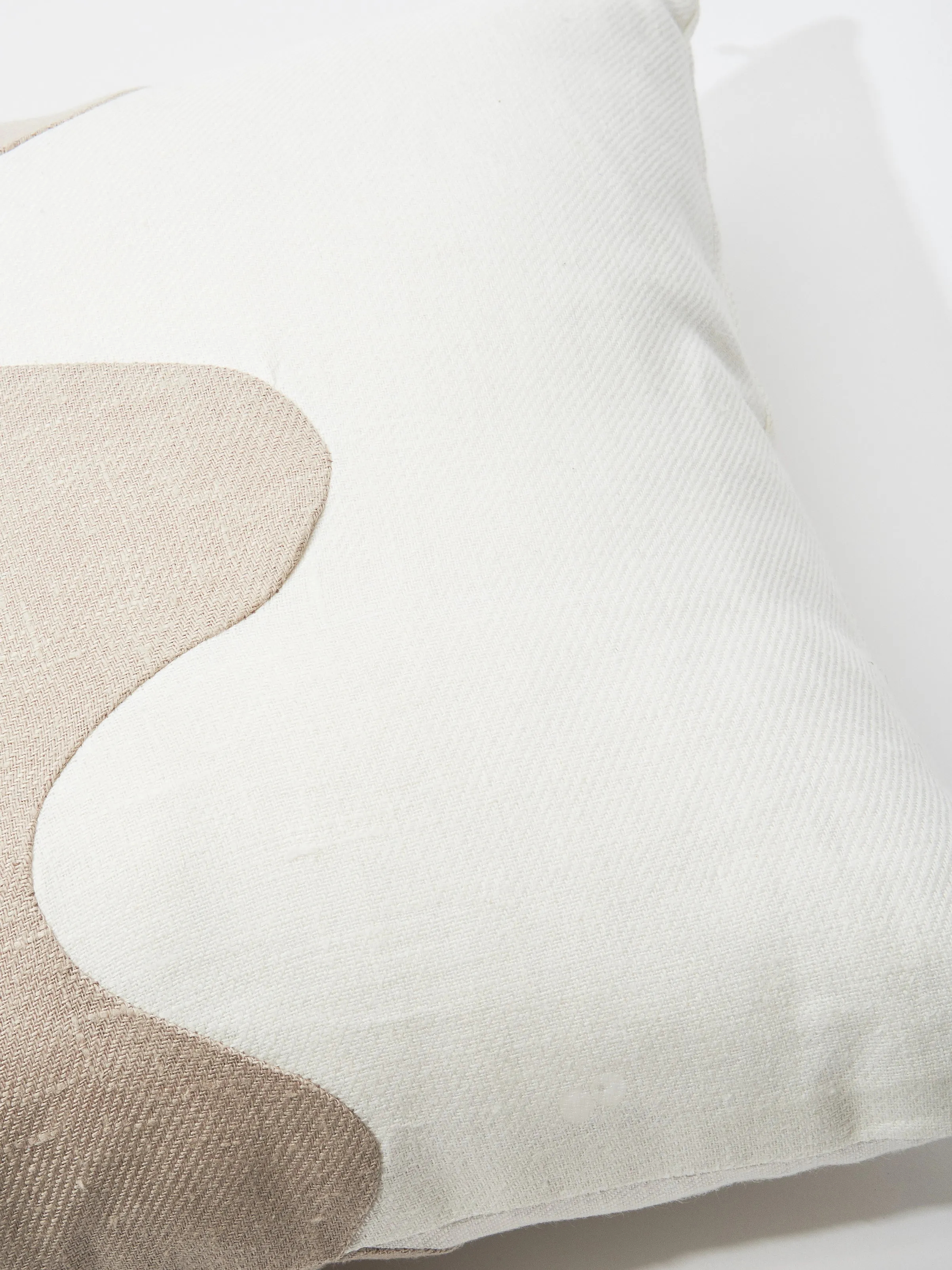 Natural/White Waves Pillow