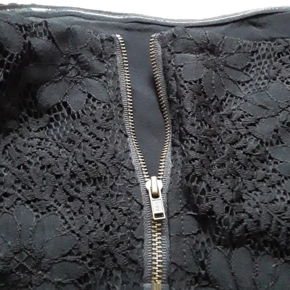 NWOT Lovers   Friends  Black Floral Lace Bandeau