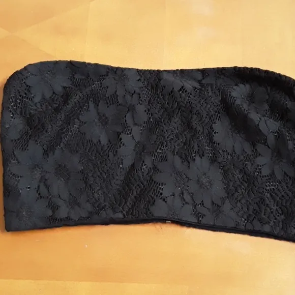 NWOT Lovers   Friends  Black Floral Lace Bandeau