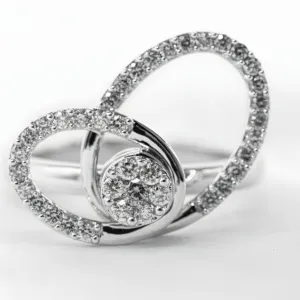 Oval 14K White Gold 0.55 Carat Diamond Spinner Ring