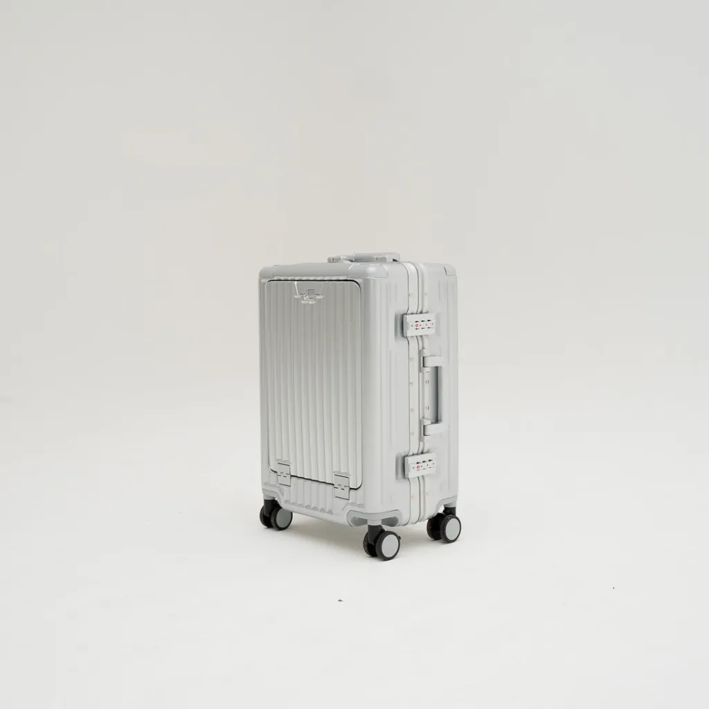 PRIME USB CHARGER SUITCASE | SILVER