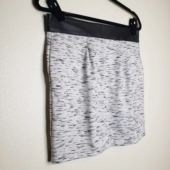 Rock and Republic| Zipped front Mini Skirt