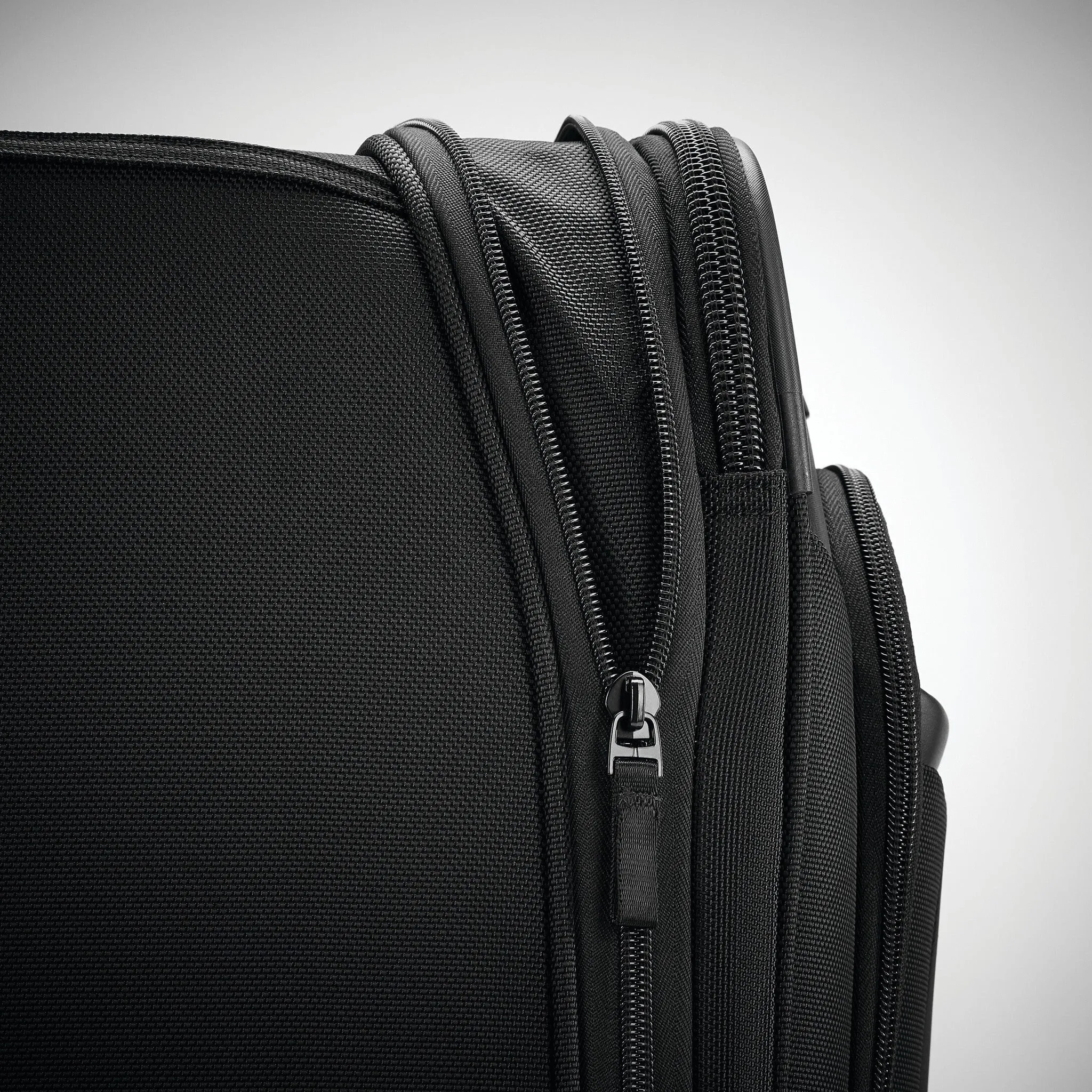 Samsonite Pro Medium Expandable Spinner