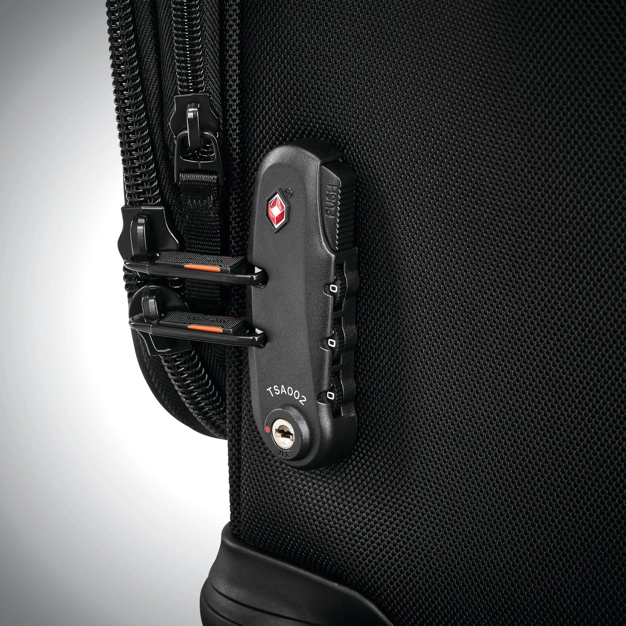 Samsonite Pro Medium Expandable Spinner