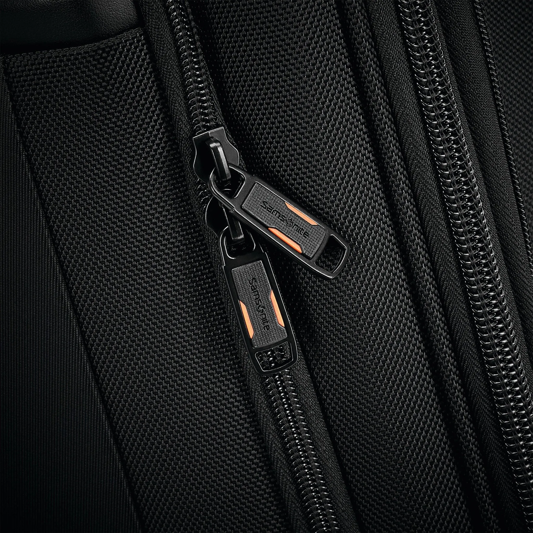 Samsonite Pro Medium Expandable Spinner