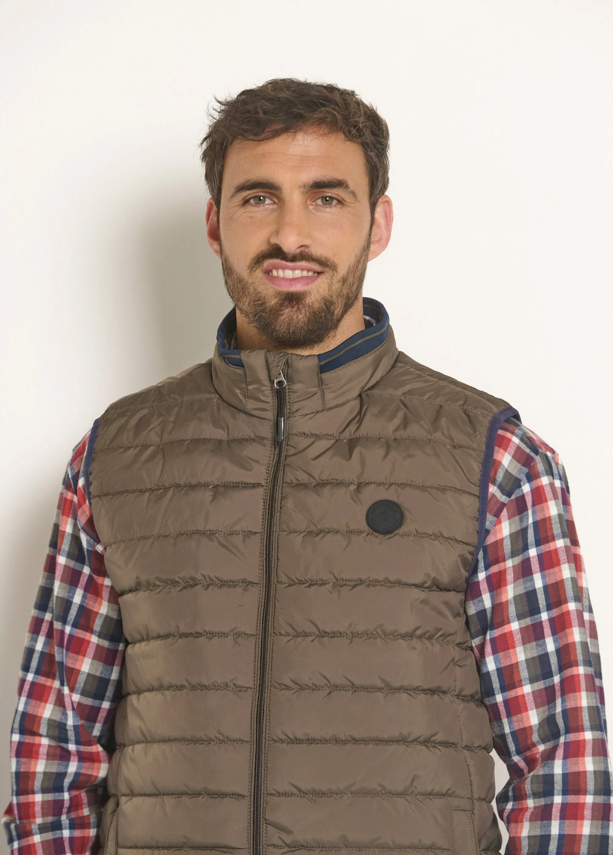 Sleeveless water-repellent quilted jacket