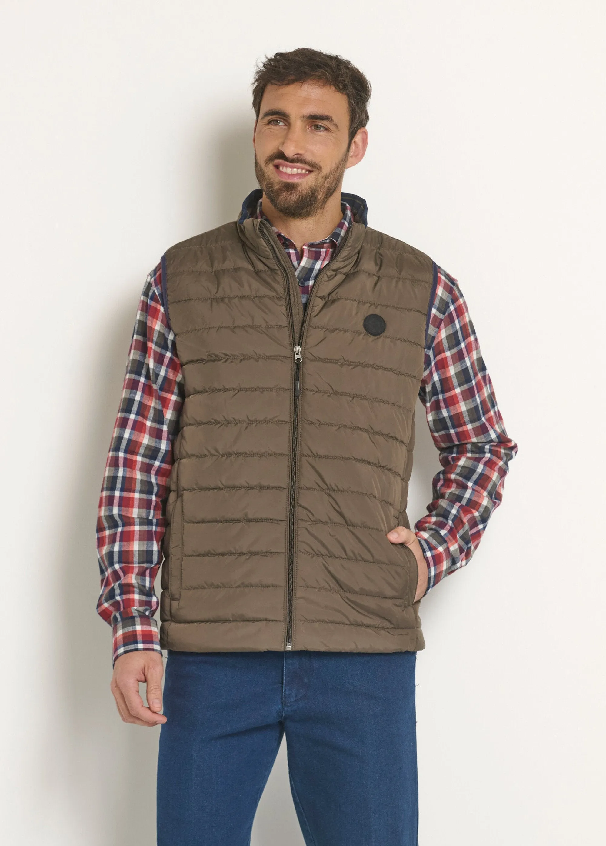 Sleeveless water-repellent quilted jacket
