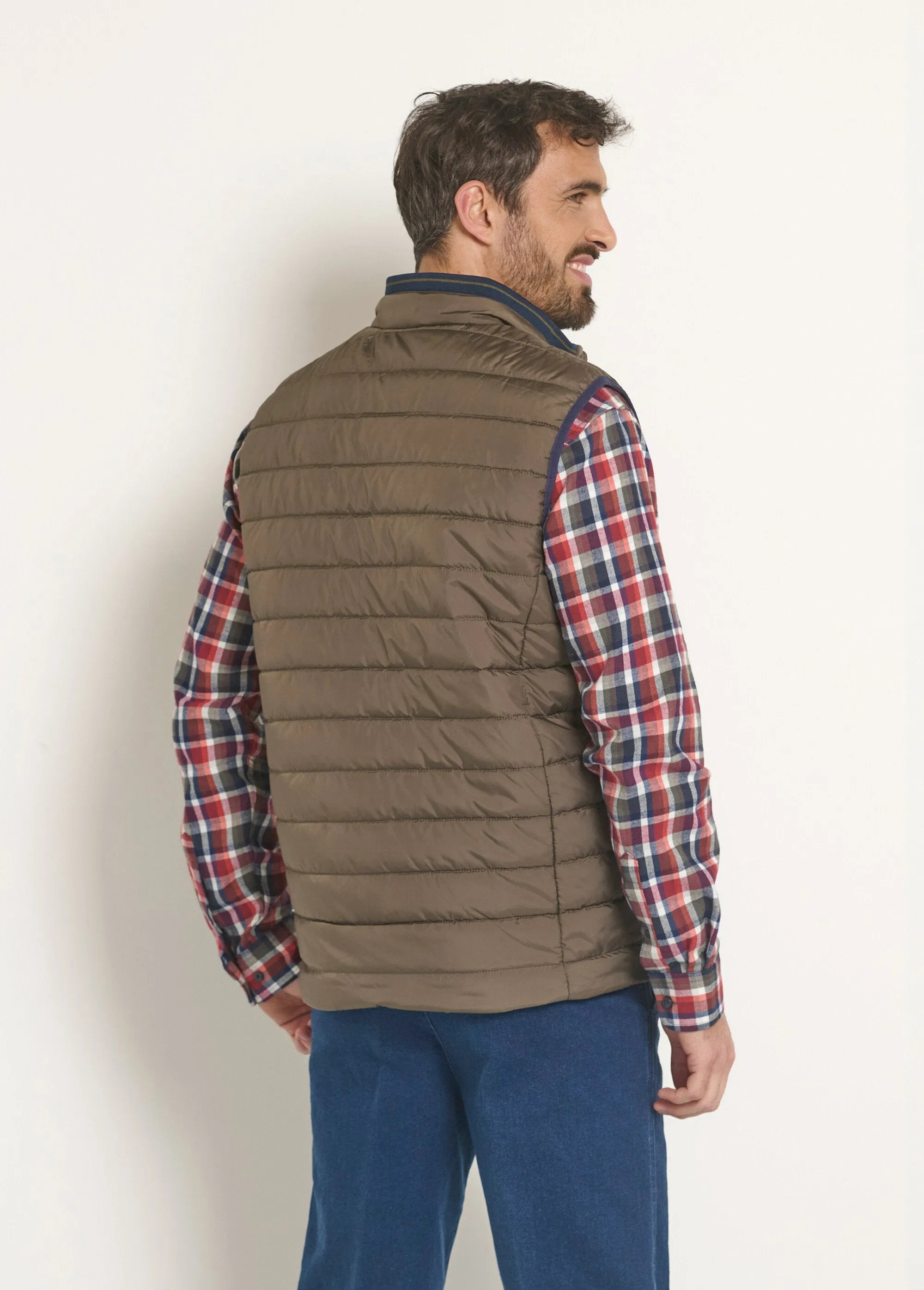 Sleeveless water-repellent quilted jacket