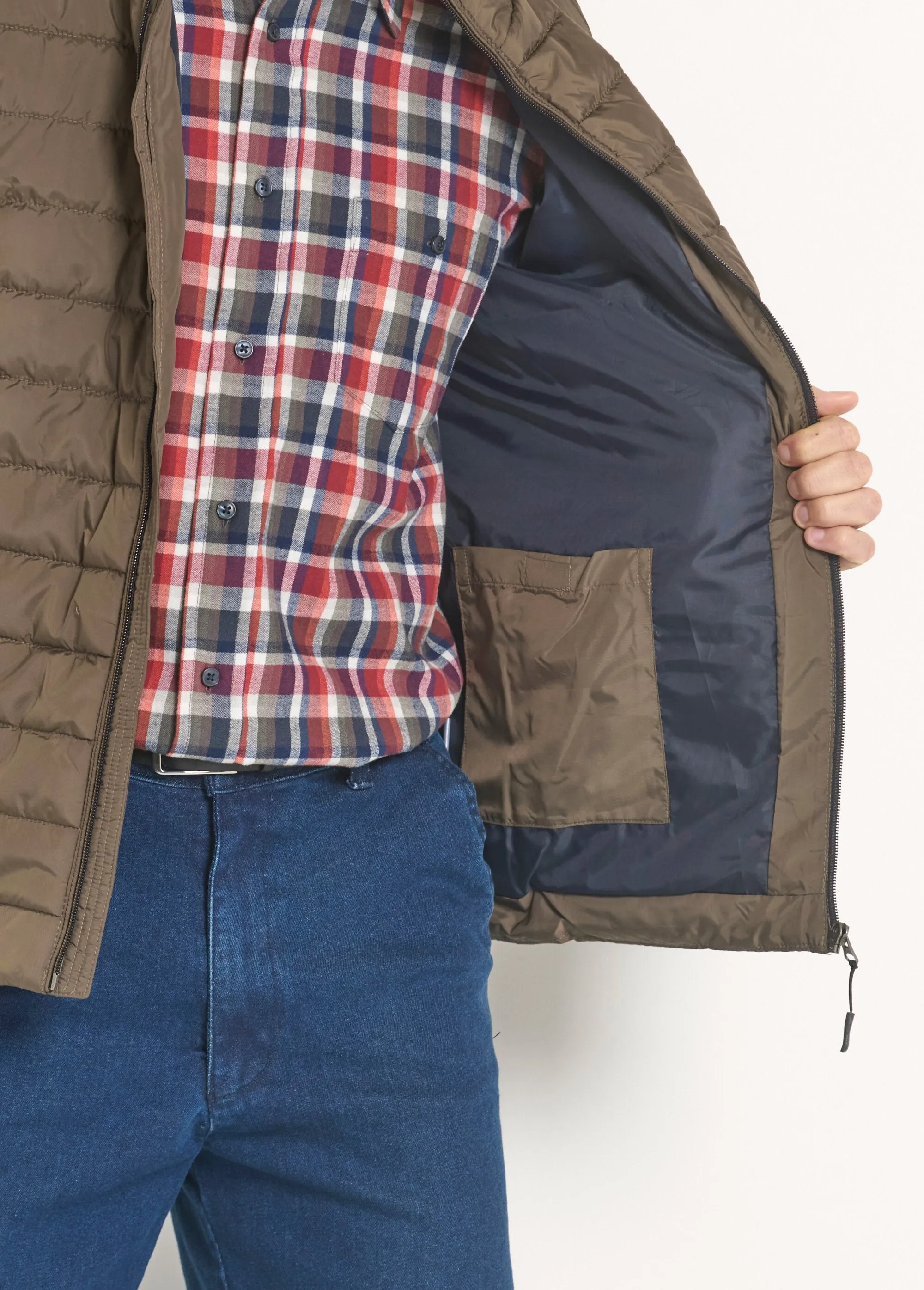 Sleeveless water-repellent quilted jacket