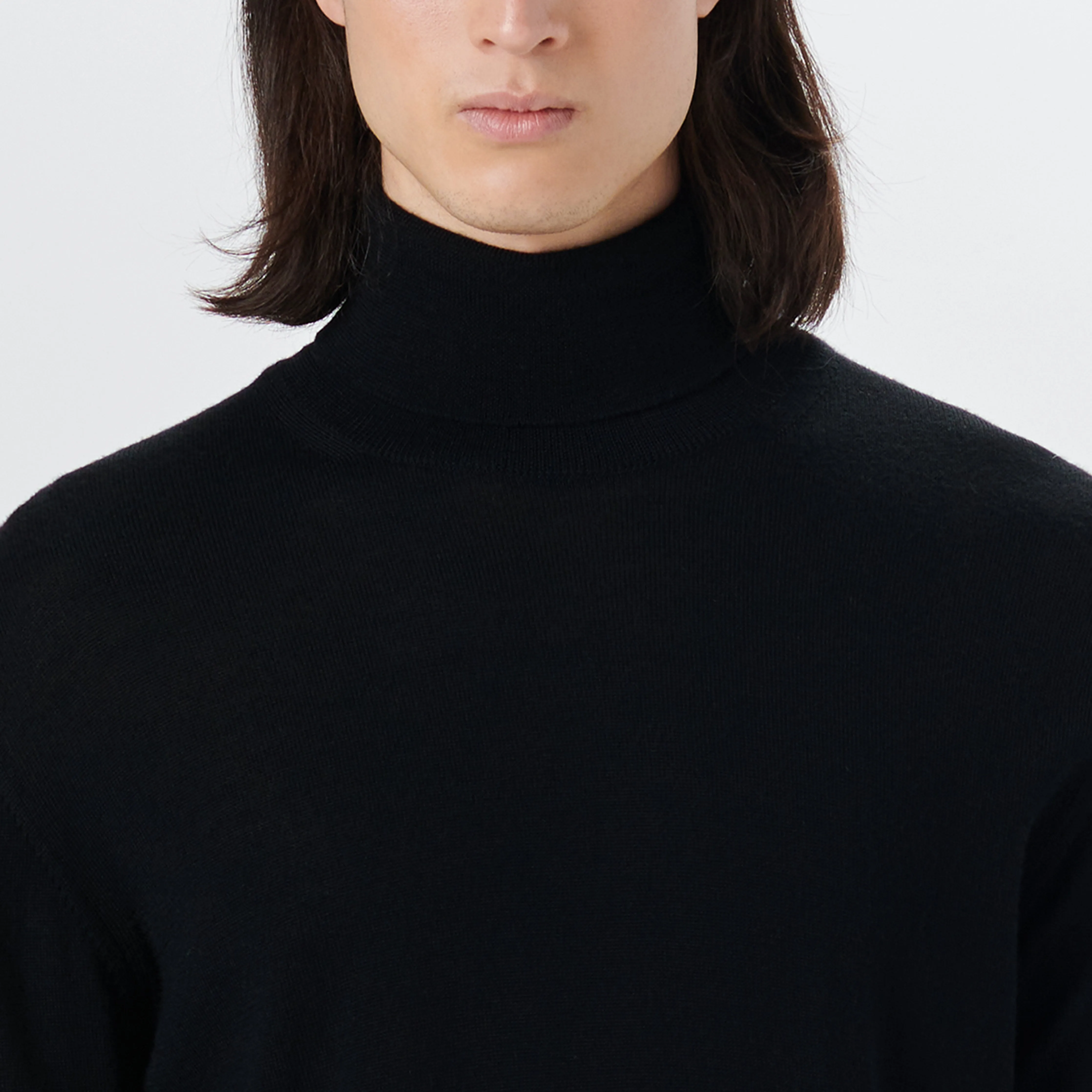 Super Merino Turtle Neck Solid Sweater