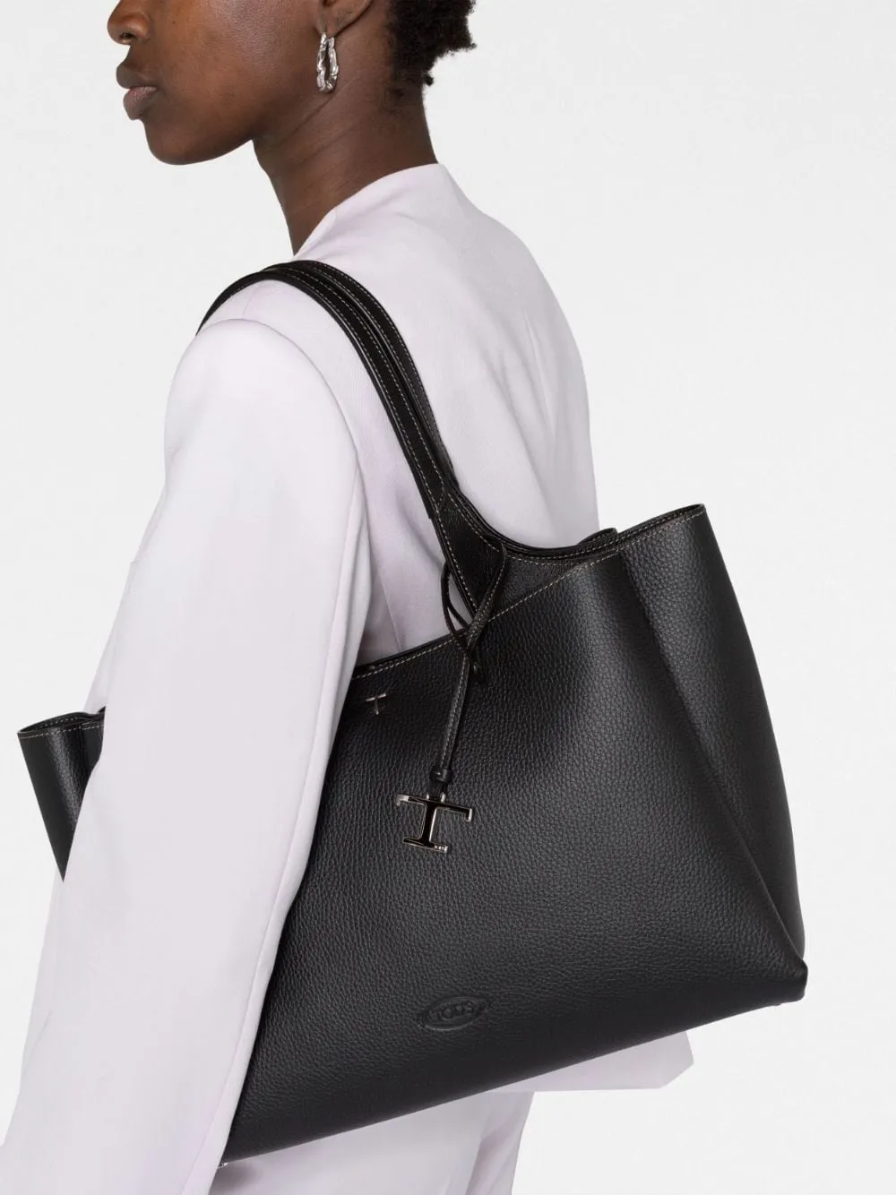 T timeless medium leather tote bag