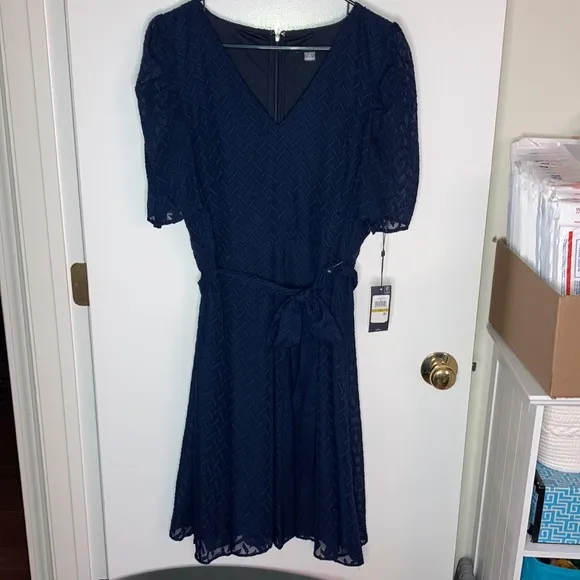 Tommy Hilfiger women's puff sleeve V neck midi dress. Size 14