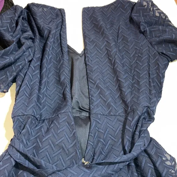 Tommy Hilfiger women's puff sleeve V neck midi dress. Size 14