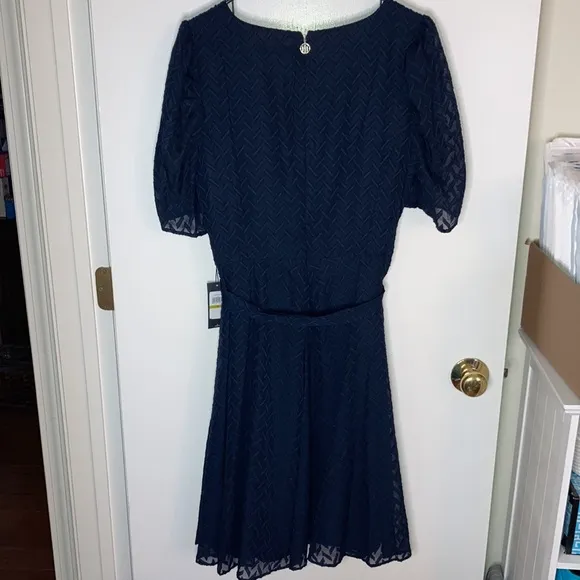 Tommy Hilfiger women's puff sleeve V neck midi dress. Size 14