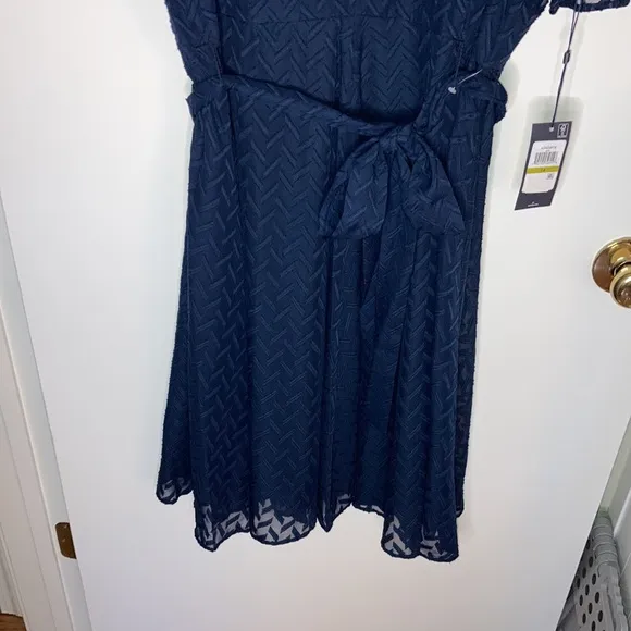 Tommy Hilfiger women's puff sleeve V neck midi dress. Size 14