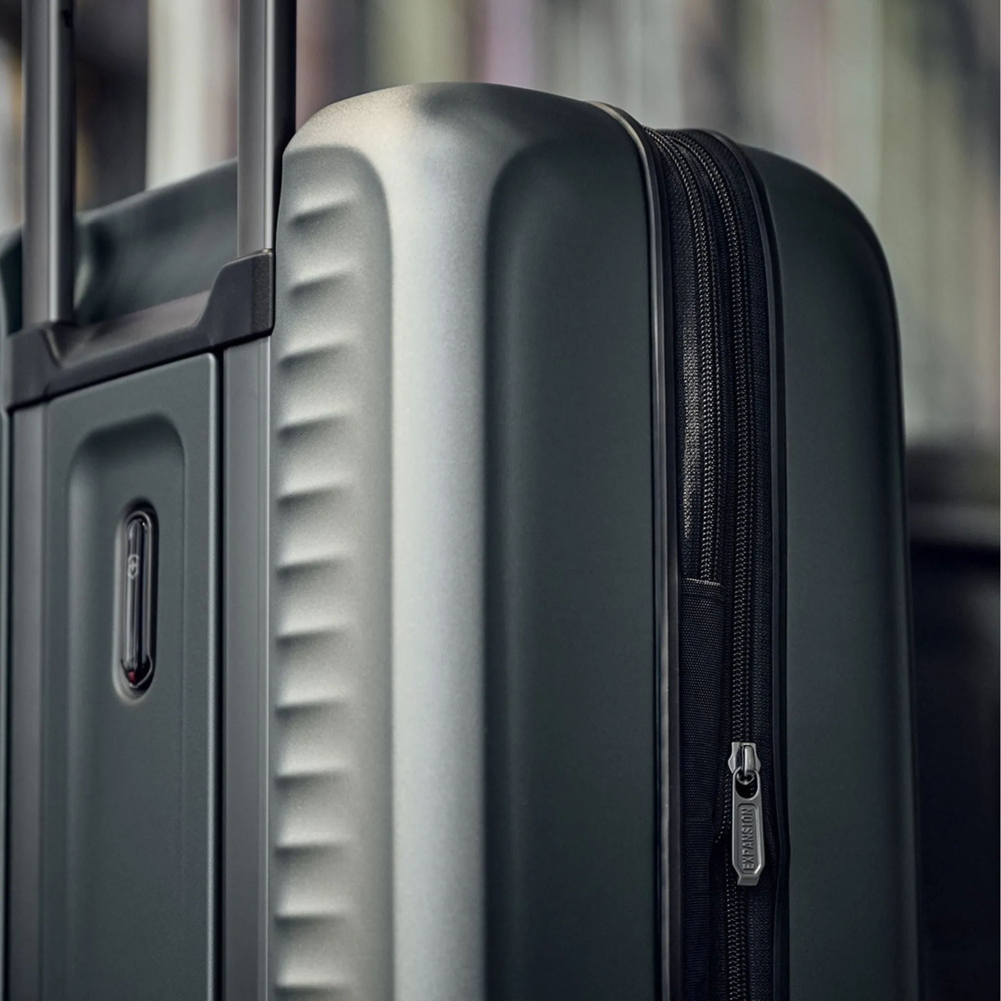 Victorinox Airox Advanced Medium Hardside Case
