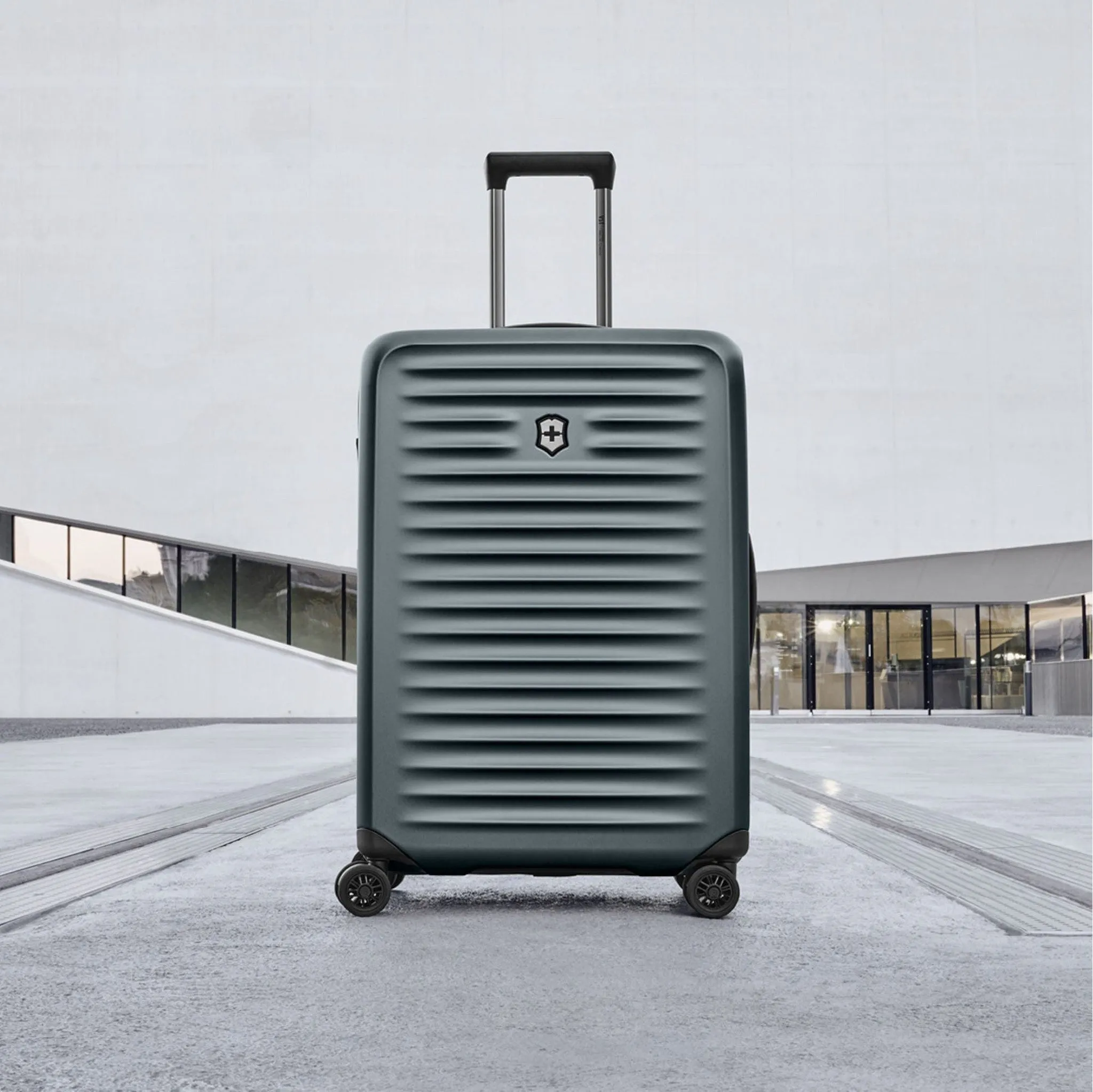 Victorinox Airox Advanced Medium Hardside Case